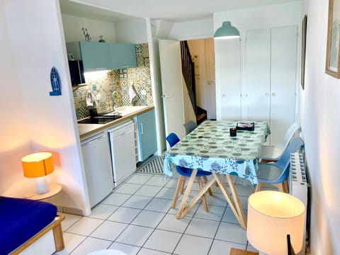 Appartement T3 avec piscine et parking, proximité immédiate plage et port de plaisance du Crouesty Apartment in Arzon