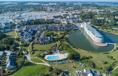 Appartement T3 avec piscine et parking, proximité immédiate plage et port de plaisance du Crouesty Apartment in Arzon