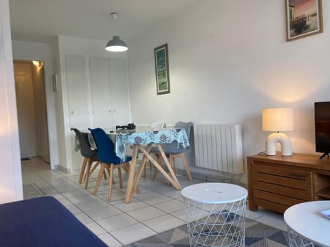 Appartement T3 avec piscine et parking, proximité immédiate plage et port de plaisance du Crouesty Apartment in Arzon