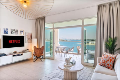 Natural landscape, TV and multimedia, View (from property/room), Balcony/Terrace, Living room, Seating area, Dining area, Evening entertainment, Sea view