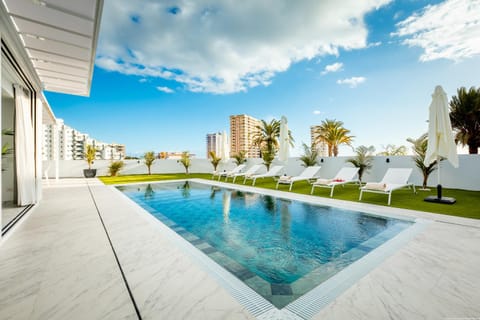 Day, Pool view, Swimming pool, sunbed