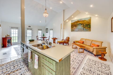 Walk to Lake Chicot Cottage with Yard and Views! House in Mississippi