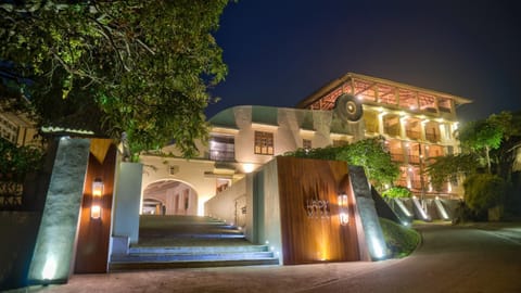 Property building, Facade/entrance, Night