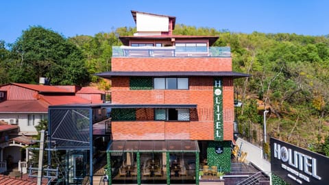 Property building, Day