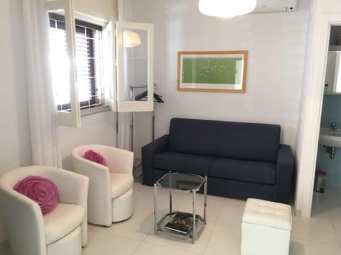 Communal lounge/ TV room, Living room, Other, Photo of the whole room, Decorative detail