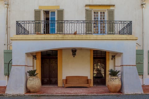 Property building, Facade/entrance, Balcony/Terrace