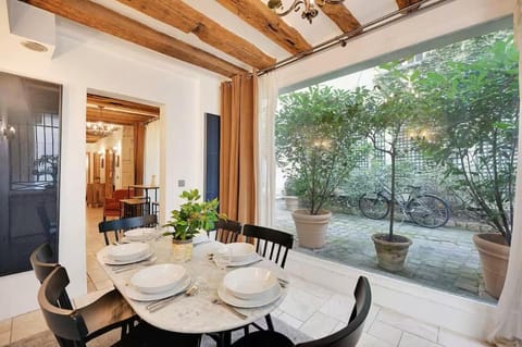 Seating area, Dining area