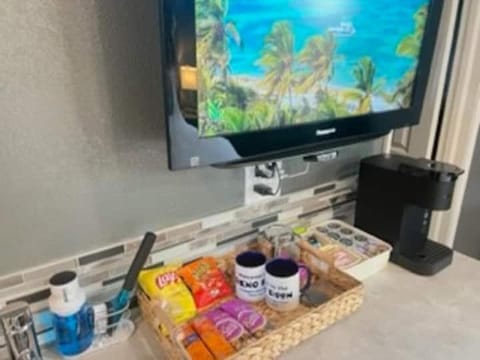 TV and multimedia, Coffee/tea facilities, Kitchen or kitchenette, Food and drinks, Food