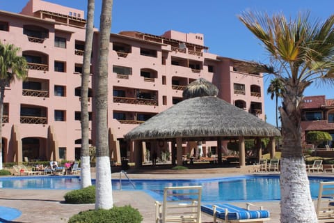 Property building, Day, Swimming pool, Swimming pool, sunbed