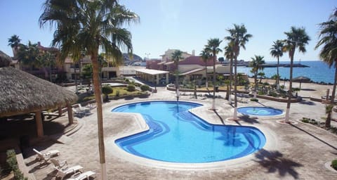 Property building, Day, Sea view, Swimming pool, Swimming pool, sunbed