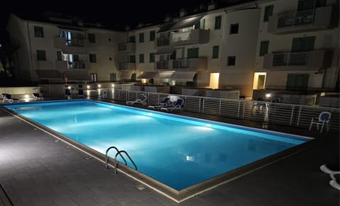 Swimming pool, Swimming pool