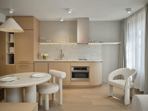 Dining area, kitchen