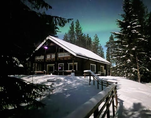 Property building, Day, Natural landscape, Activities, Winter, Garden