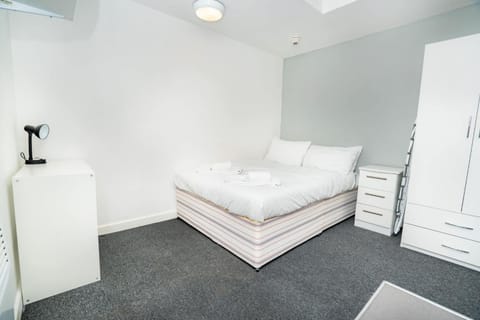 Bed, Photo of the whole room, Bedroom, wardrobe