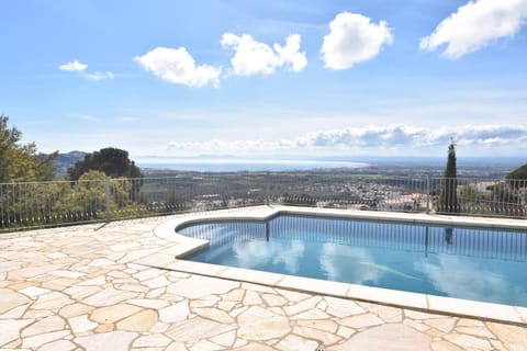 Mountain view, Pool view, Swimming pool