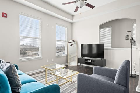 Ziva Luxe 2BR 2BA Near DT Indy Apartment in Indiana