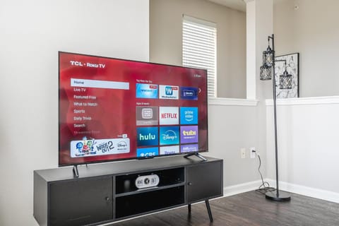 Ziva Luxe 2BR 2BA Near DT Indy Apartment in Indiana