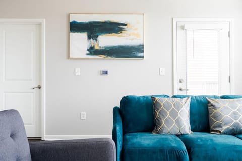 Ziva Luxe 2BR 2BA Near DT Indy Apartment in Indiana