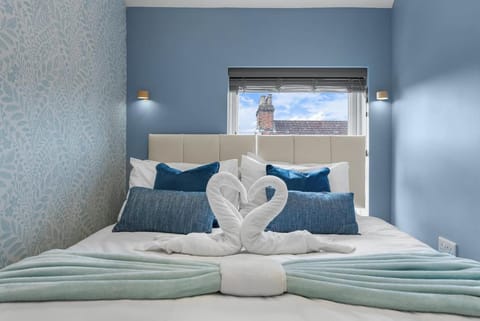 Bed, towels