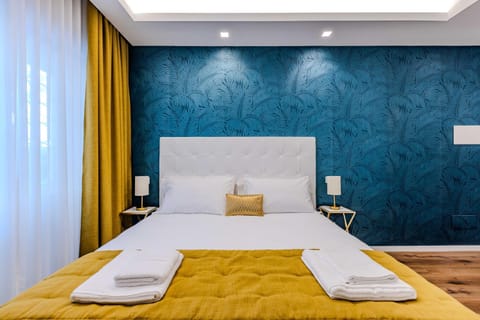 Bed, Bedroom, towels