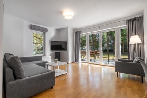 Communal lounge/ TV room, TV and multimedia, Living room, Seating area, Evening entertainment