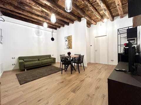 Bed, TV and multimedia, Kitchen or kitchenette, Living room, Seating area, Dining area, minibar