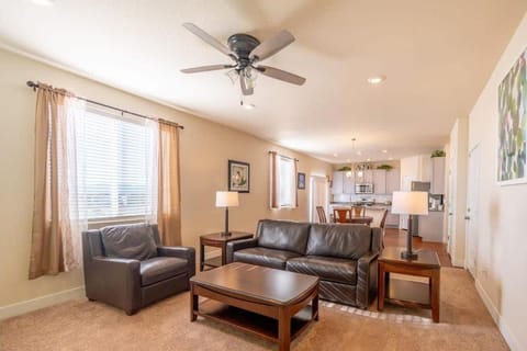 Newly Built 4BR Spacious Retreat in Peyton House in Black Forest