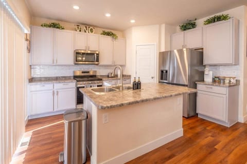 Newly Built 4BR Spacious Retreat in Peyton House in Black Forest