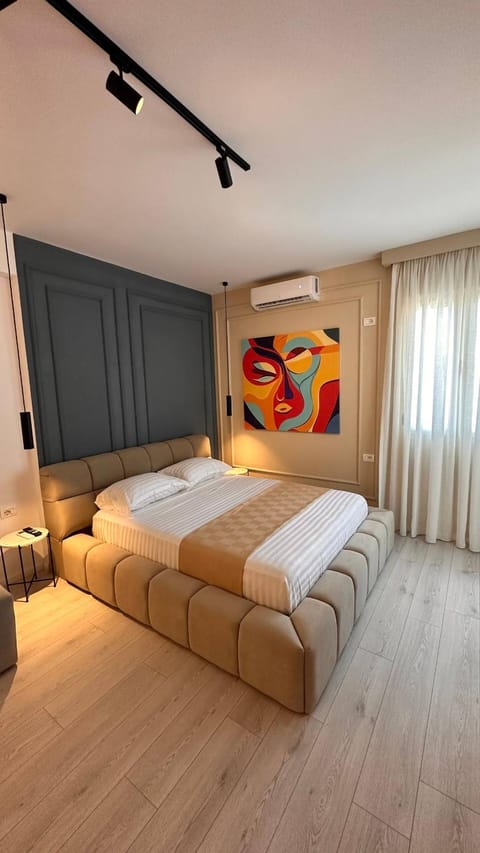 Photo of the whole room, Bedroom