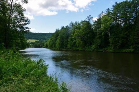 Historic Charm Located On the River - Rustic Chic House in Quechee