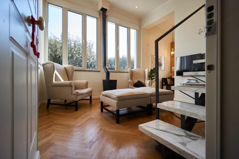 Living room, Quiet street view, Inner courtyard view, fireplace