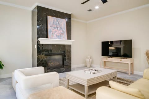 Spacious and Modern Home in Montgomery with Deck! House in Lake Conroe