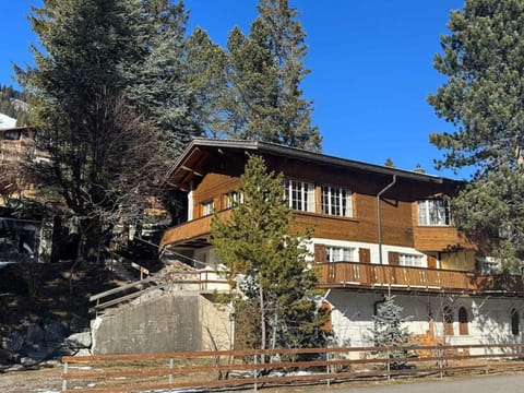 Quietly situated holiday home with marvelous mountain views Apartment in Adelboden