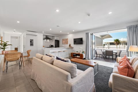 Kitchen or kitchenette, Living room, Dining area