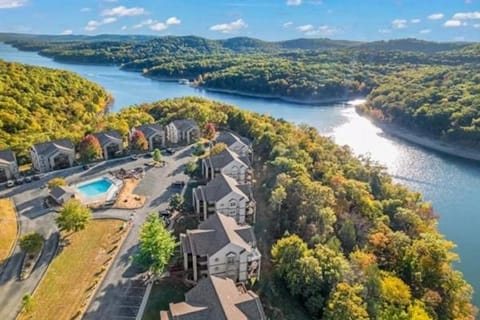 Nearby landmark, Neighbourhood, Bird's eye view, Lake view, Pool view