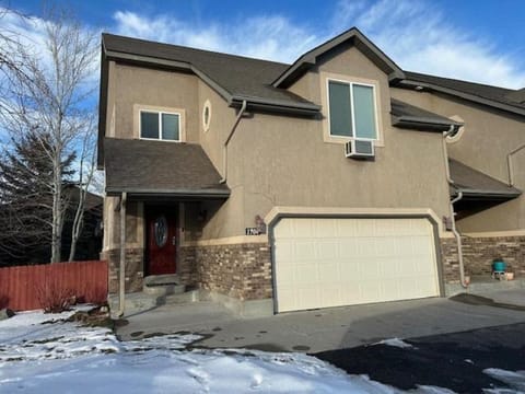 Spacious Modern Home with Game Room Apartment in Driggs