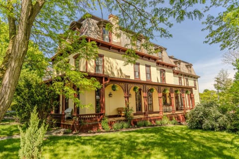 Property building, Summer, Garden, Balcony/Terrace