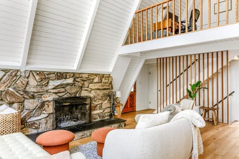 Luxury A-Frame Retreat House in Lake Arrowhead