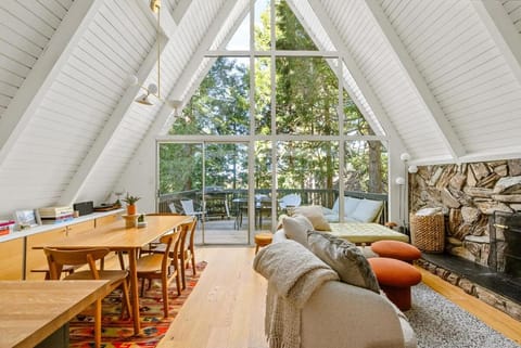 Luxury A-Frame Retreat House in Lake Arrowhead