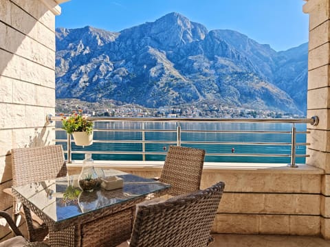 Nearby landmark, Day, Natural landscape, View (from property/room), Balcony/Terrace, Seating area, Mountain view, Sea view