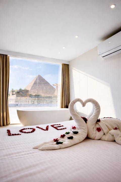 Bed, Natural landscape, Photo of the whole room, Bedroom, Lake view, Mountain view, River view, towels, air conditioner