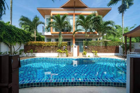 Day, Swimming pool, Swimming pool