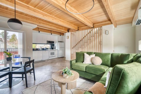 Stay Portland - Alberta Arts District Hideaway - Stylish Townhome House in Portland