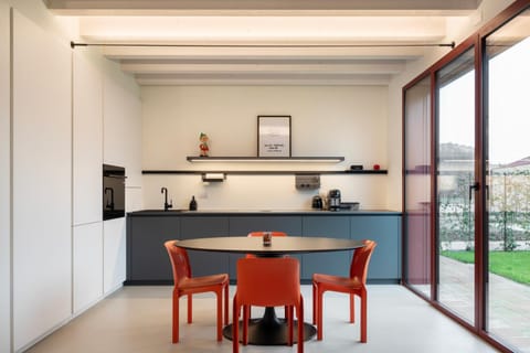 Kitchen or kitchenette, Seating area, Dining area