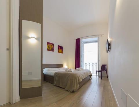 Bathroom, View (from property/room), Balcony/Terrace, Photo of the whole room, Bedroom, City view, Street view