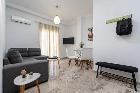 TV and multimedia, Living room, Seating area, Dining area, air conditioner