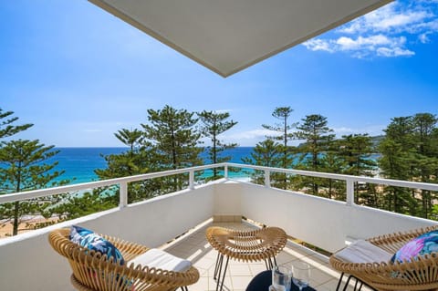 Natural landscape, View (from property/room), Balcony/Terrace, Seating area, Beach, Sea view