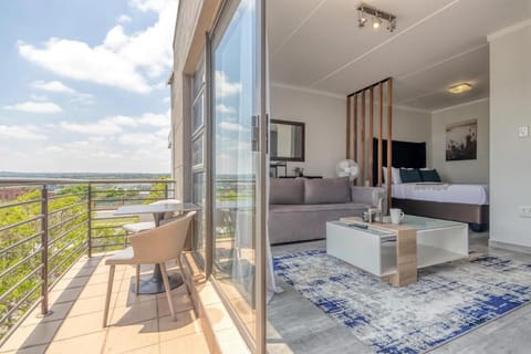 Patio, View (from property/room), Balcony/Terrace, Living room, Seating area, Dining area