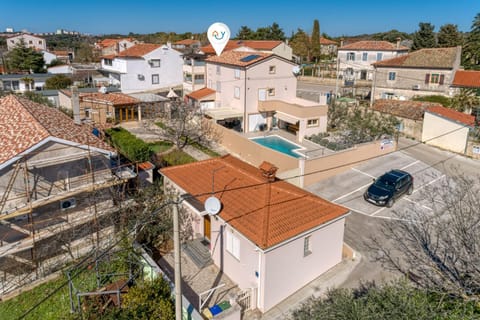Neighbourhood, Bird's eye view