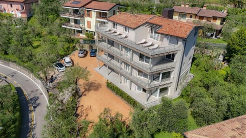 Facade/entrance, Bird's eye view